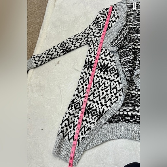 Bethany Mota Snowflake Print Knit Cardigan - Small - Picture 8 of 8